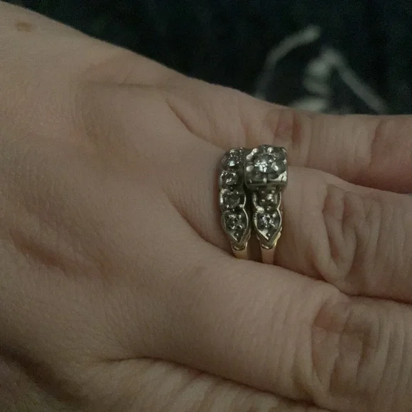 14kt gold Diamond ring size 7 - Picture 5 of 9